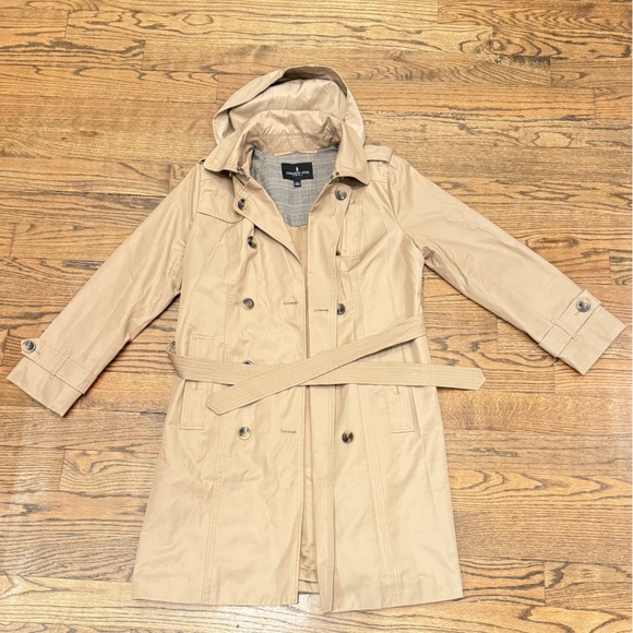 London Fog Jackets & Blazers - London Fog Beige Trench Coat Belted Classic Rain Coat Women’s Size L